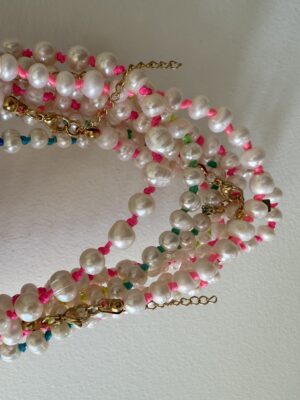 COLAR PÉROLAS NÉON